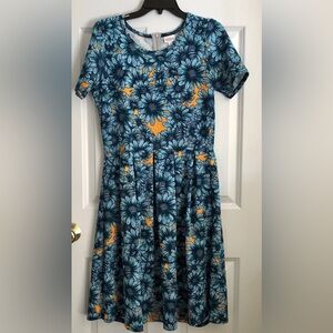 LULAROE DRESS WOMEN'S SIZE MEDIUM AMALIA CREW NECK SHORT SLEVES FLORAL BLUE/